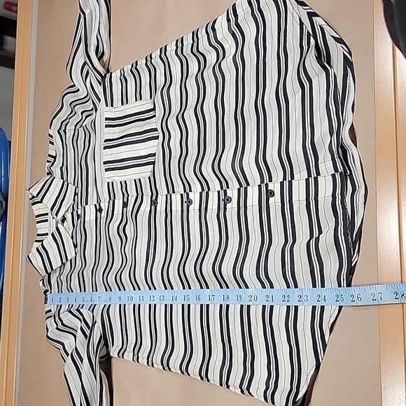 Club Monaco Size XS Black & Off-White Striped Kini Shirt, 100% Silk Gently Used - Picture 9 of 16
